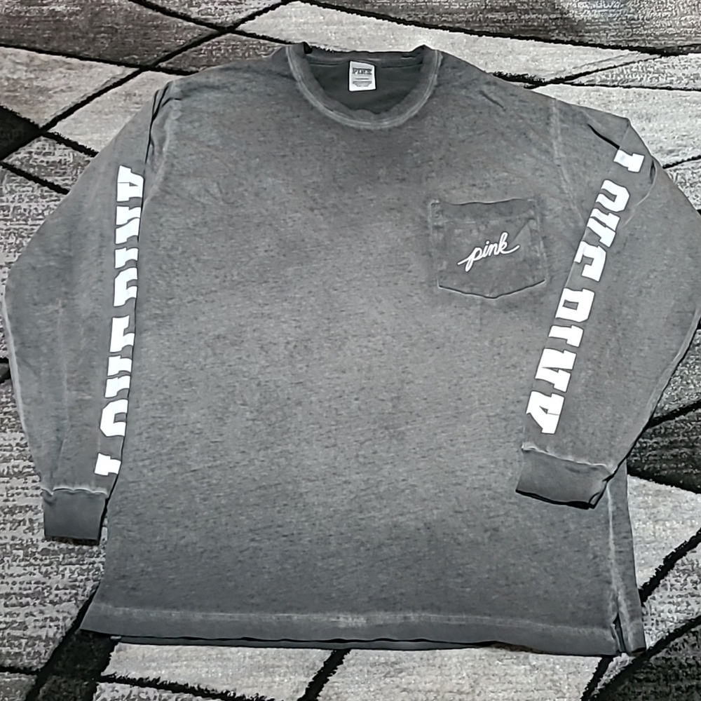 VS PINK 2017 Campus Logo Monochromatic Tee-Shirt
